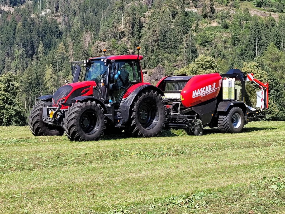 VALTRA  - Meistverkaufter Grünlandtraktor Südtirols 2024